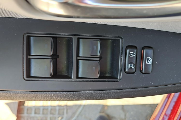 Toyota Avensis 1.8 147KM MS Edition S+ zdjęcie 15