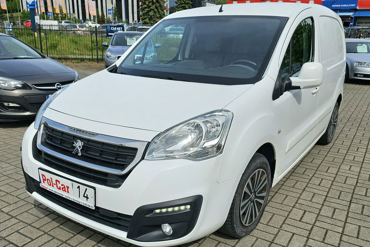 Peugeot Partner faktura vat, grzane fotele , klima, czujniki parkowania zdjęcie 3