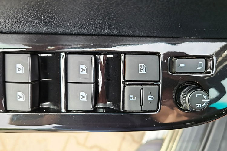 Toyota Hilux 2.8 D4D 204KM AT 4x4 INVINCIBLE, salon Polska, gwarancja zdjęcie 20