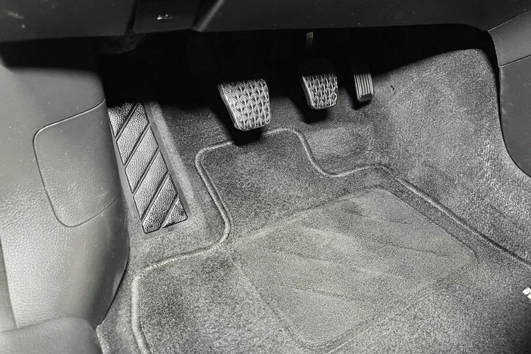 Mazda 6 1.8 120KM Dynamic Audio System Xenon Skóry Navi Kolor Szyberdach zdjęcie 9