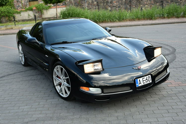 Chevrolet Corvette Z06 5.7 V8 390KM Manual 2001r. niski przebieg 81tkm BOSE Skóra Polecam zdjęcie 15