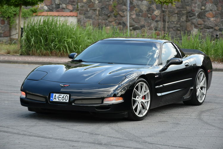 Chevrolet Corvette Z06 5.7 V8 390KM Manual 2001r. niski przebieg 81tkm BOSE Skóra Polecam zdjęcie 2