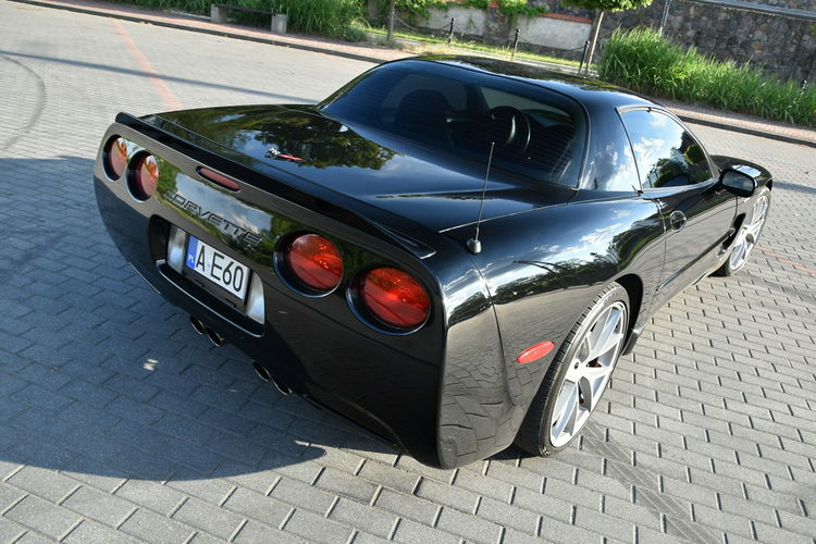 Chevrolet Corvette Z06 5.7 V8 390KM Manual 2001r. niski przebieg 81tkm BOSE Skóra Polecam zdjęcie 20