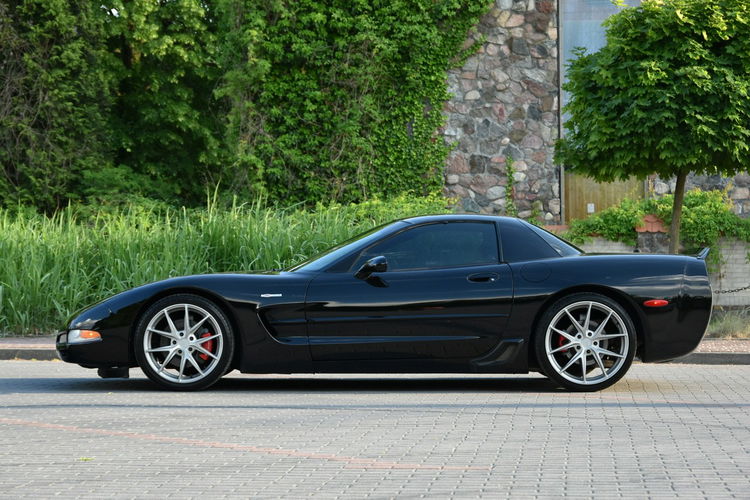 Chevrolet Corvette Z06 5.7 V8 390KM Manual 2001r. niski przebieg 81tkm BOSE Skóra Polecam zdjęcie 3