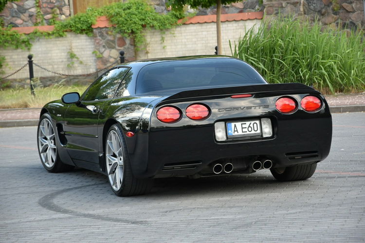 Chevrolet Corvette Z06 5.7 V8 390KM Manual 2001r. niski przebieg 81tkm BOSE Skóra Polecam zdjęcie 4