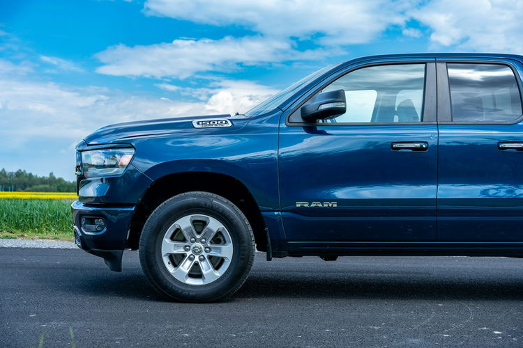 RAM Dodge RAM 1500 5.7 V8 4x4 BLUE 2019r zdjęcie 16