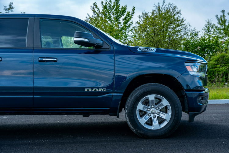 RAM Dodge RAM 1500 5.7 V8 4x4 BLUE 2019r zdjęcie 18