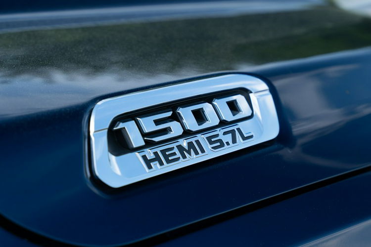 RAM Dodge RAM 1500 5.7 V8 4x4 BLUE 2019r zdjęcie 21