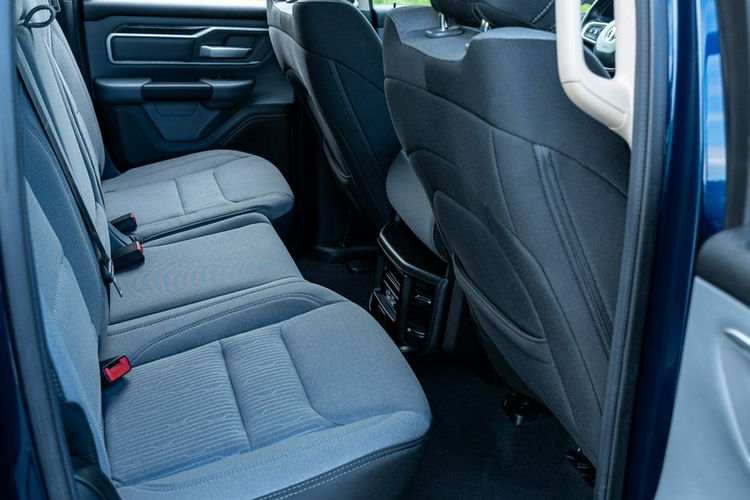 RAM Dodge RAM 1500 5.7 V8 4x4 BLUE 2019r zdjęcie 29