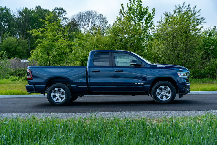 RAM Dodge RAM 1500 5.7 V8 4x4 BLUE 2019r zdjęcie 4