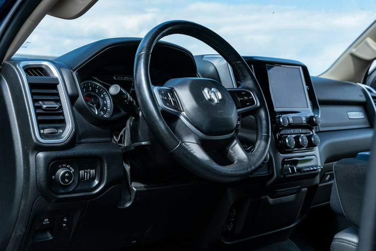 RAM Dodge RAM 1500 5.7 V8 4x4 BLUE 2019r zdjęcie 5