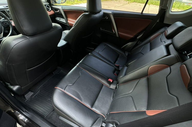Toyota RAV-4 2.0d4d sól+individual 4x4 skóry ledy Navi kamera jedyna taka zamiana zdjęcie 16
