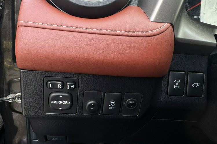 Toyota RAV-4 2.0d4d sól+individual 4x4 skóry ledy Navi kamera jedyna taka zamiana zdjęcie 26