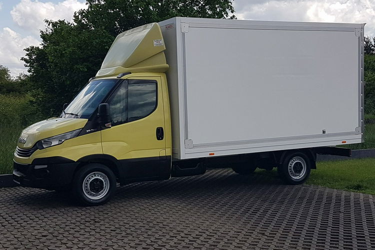 Iveco Daily KONTENER 8EP KLIMA 4.14x2.21x2.20 MANUAL KRAJOWY DMC 3500 KG zdjęcie 1