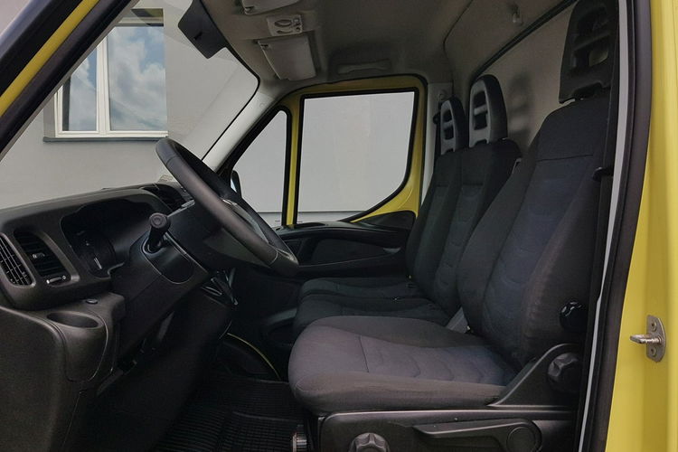 Iveco Daily KONTENER 8EP KLIMA 4.14x2.21x2.20 MANUAL KRAJOWY DMC 3500 KG zdjęcie 17