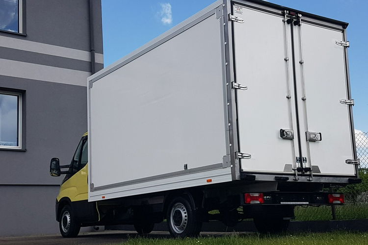 Iveco Daily KONTENER 8EP KLIMA 4.14x2.21x2.20 MANUAL KRAJOWY DMC 3500 KG zdjęcie 28