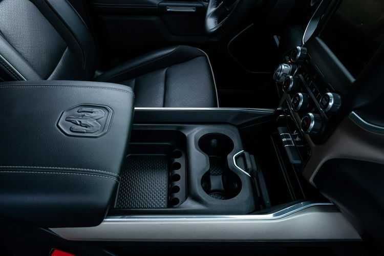 RAM Dodge RAM 1500 / 4x4 / Bogato wyposażony / 5.7 V8 Oryginalny Przebieg zdjęcie 18