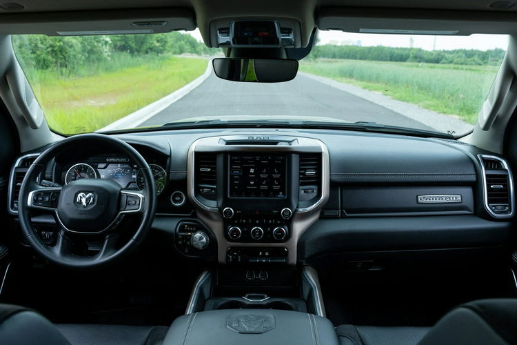 RAM Dodge RAM 1500 / 4x4 / Bogato wyposażony / 5.7 V8 Oryginalny Przebieg zdjęcie 36