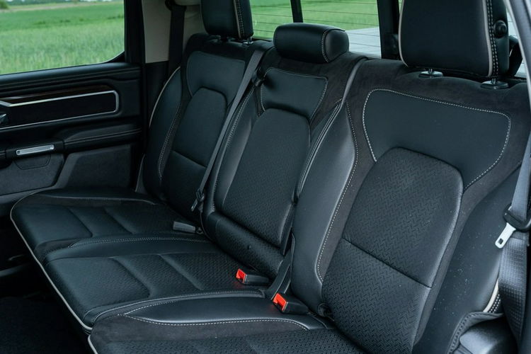 RAM Dodge RAM 1500 / 4x4 / Bogato wyposażony / 5.7 V8 Oryginalny Przebieg zdjęcie 38