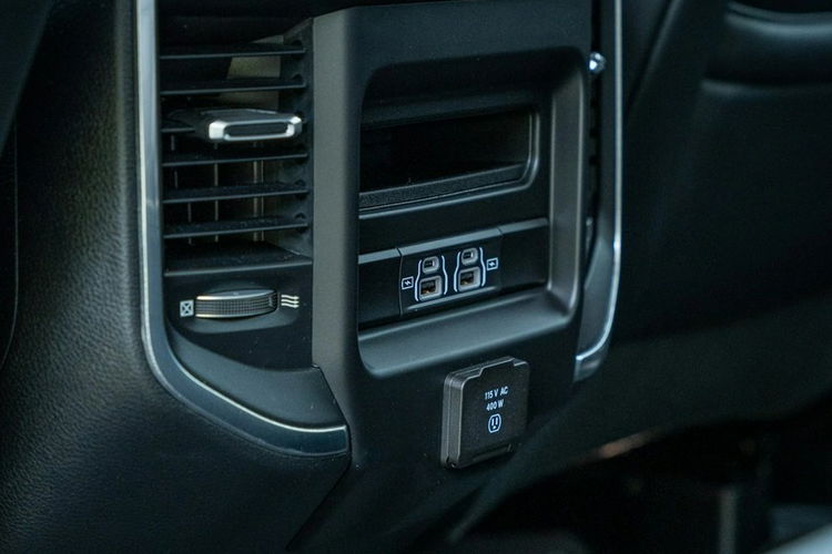 RAM Dodge RAM 1500 / 4x4 / Bogato wyposażony / 5.7 V8 Oryginalny Przebieg zdjęcie 39