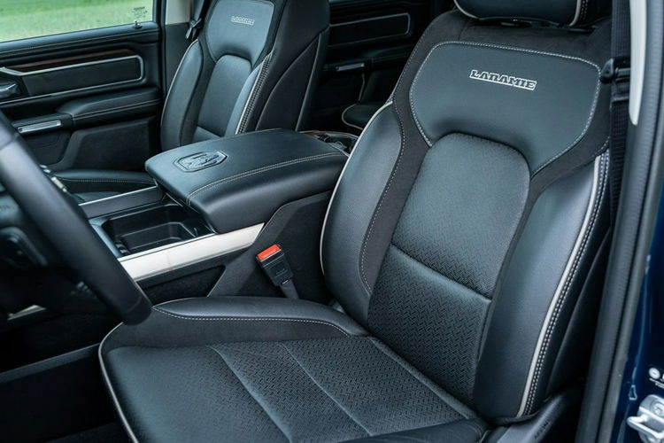 RAM Dodge RAM 1500 / 4x4 / Bogato wyposażony / 5.7 V8 Oryginalny Przebieg zdjęcie 7