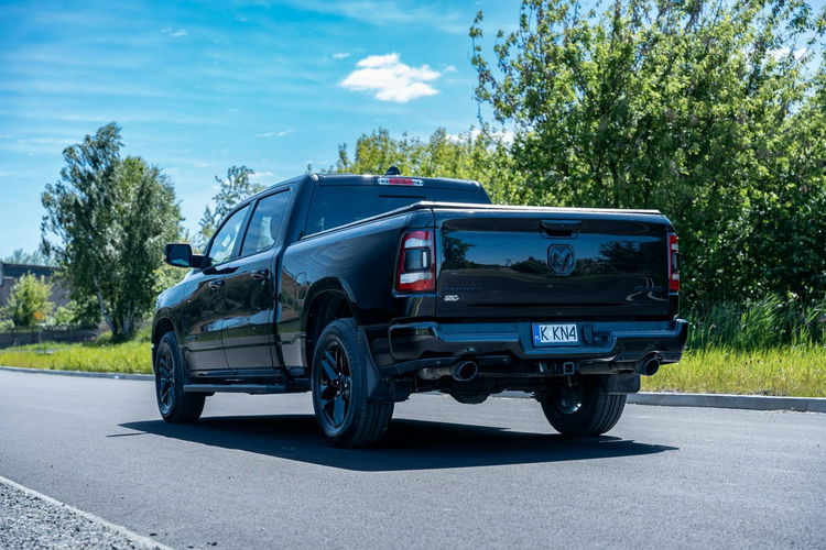 RAM Dodge RAM 1500 / 4x4 / Bogato wyposażony / 5.7 V8 / Bezwypadkowy zdjęcie 12