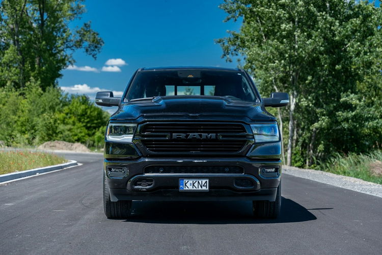 RAM Dodge RAM 1500 / 4x4 / Bogato wyposażony / 5.7 V8 / Bezwypadkowy zdjęcie 15