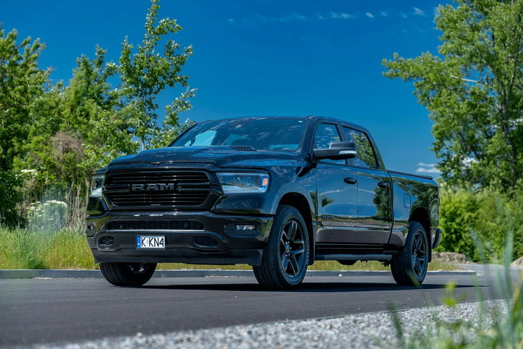 RAM Dodge RAM 1500 / 4x4 / Bogato wyposażony / 5.7 V8 / Bezwypadkowy zdjęcie 3