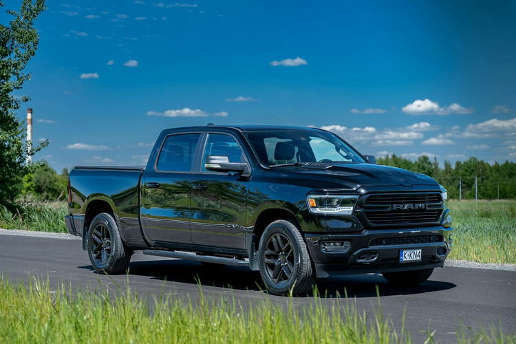 RAM Dodge RAM 1500 / 4x4 / Bogato wyposażony / 5.7 V8 / Bezwypadkowy zdjęcie 35