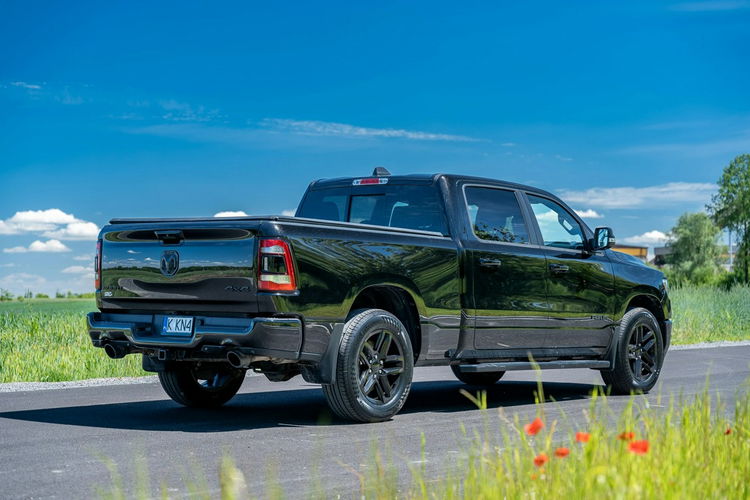 RAM Dodge RAM 1500 / 4x4 / Bogato wyposażony / 5.7 V8 / Bezwypadkowy zdjęcie 46