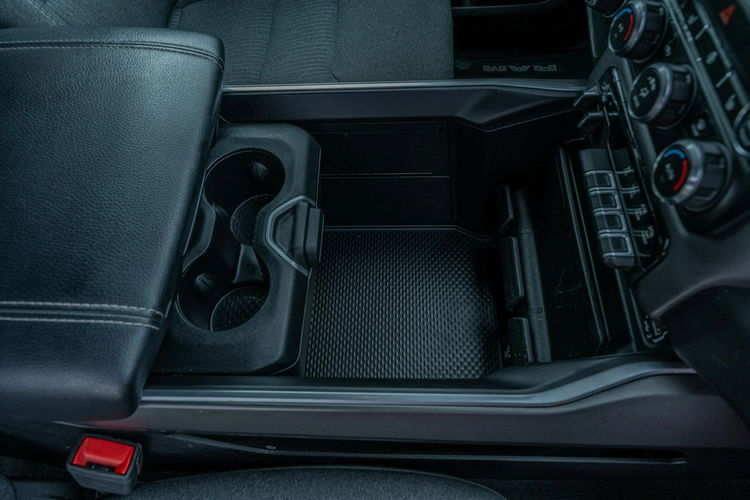 RAM Dodge RAM 1500 / 4x4 / Bogato wyposażony / 5.7 V8 Oryginalny Przebieg zdjęcie 14