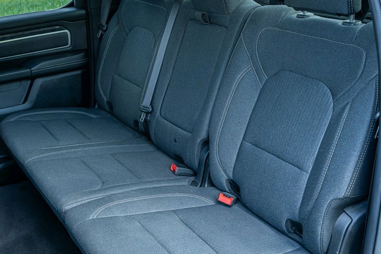 RAM Dodge RAM 1500 / 4x4 / Bogato wyposażony / 5.7 V8 Oryginalny Przebieg zdjęcie 15
