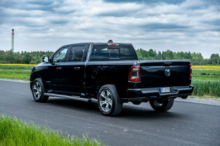 RAM Dodge RAM 1500 / 4x4 / Bogato wyposażony / 5.7 V8 Oryginalny Przebieg zdjęcie 2