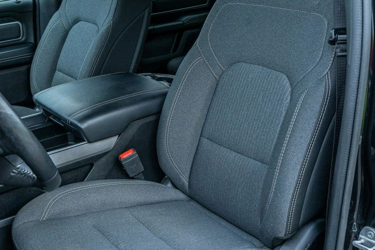 RAM Dodge RAM 1500 / 4x4 / Bogato wyposażony / 5.7 V8 Oryginalny Przebieg zdjęcie 34