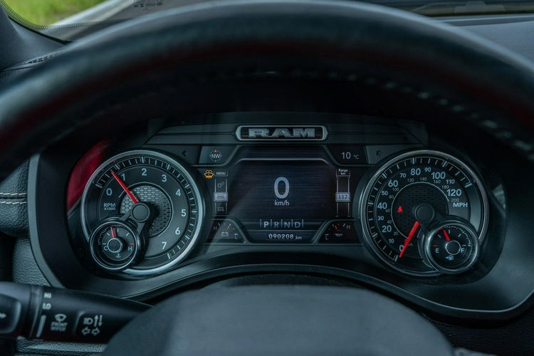 RAM Dodge RAM 1500 / 4x4 / Bogato wyposażony / 5.7 V8 Oryginalny Przebieg zdjęcie 36
