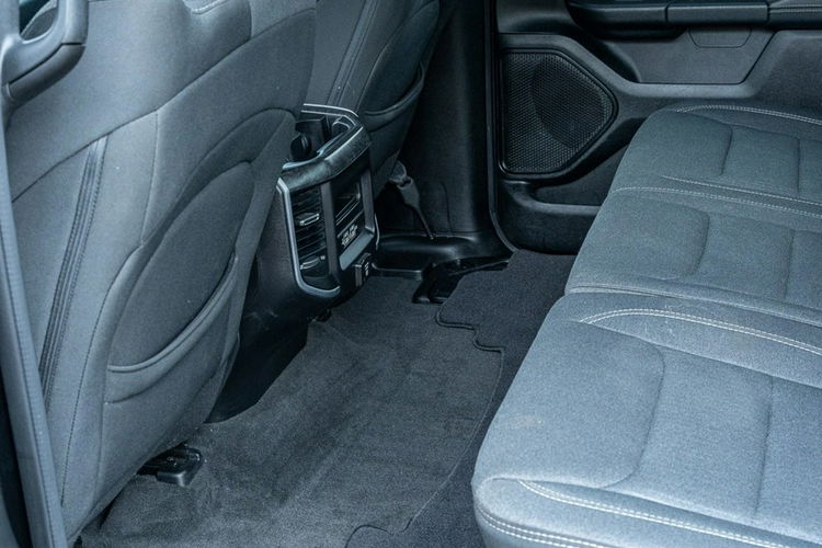 RAM Dodge RAM 1500 / 4x4 / Bogato wyposażony / 5.7 V8 Oryginalny Przebieg zdjęcie 40
