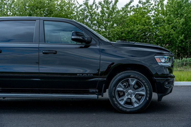 RAM Dodge RAM 1500 / 4x4 / Bogato wyposażony / 5.7 V8 Oryginalny Przebieg zdjęcie 5