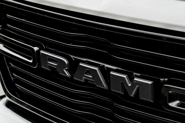 1500 DODGE RAM 1500 LARAMIE 5.7 PIĘKNE WNĘTRZE BOGATO WYPOSAŻONY 2020R. zdjęcie 18