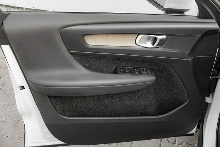 Volvo XC 40 WD9470M # T3 Inscription NAVI K.cofania 2 stref klima Salon PL VAT 23% zdjęcie 13