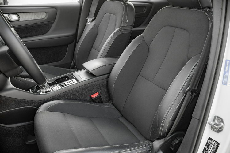 Volvo XC 40 WD9470M # T3 Inscription NAVI K.cofania 2 stref klima Salon PL VAT 23% zdjęcie 15