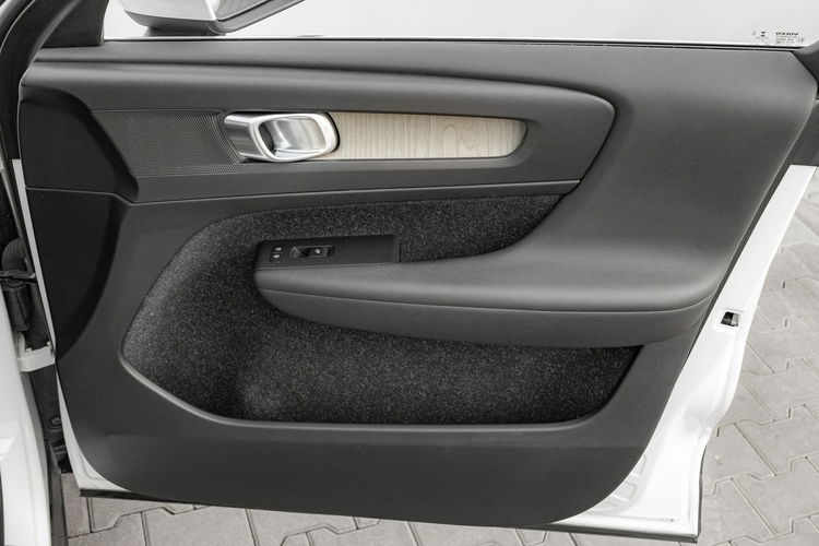 Volvo XC 40 WD9470M # T3 Inscription NAVI K.cofania 2 stref klima Salon PL VAT 23% zdjęcie 32