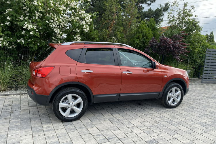 Nissan Qashqai 4X4. Zadbany Bezwypadkowy Niski oryginalny przebieg zdjęcie 3
