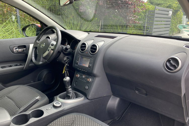 Nissan Qashqai 4X4. Zadbany Bezwypadkowy Niski oryginalny przebieg zdjęcie 5