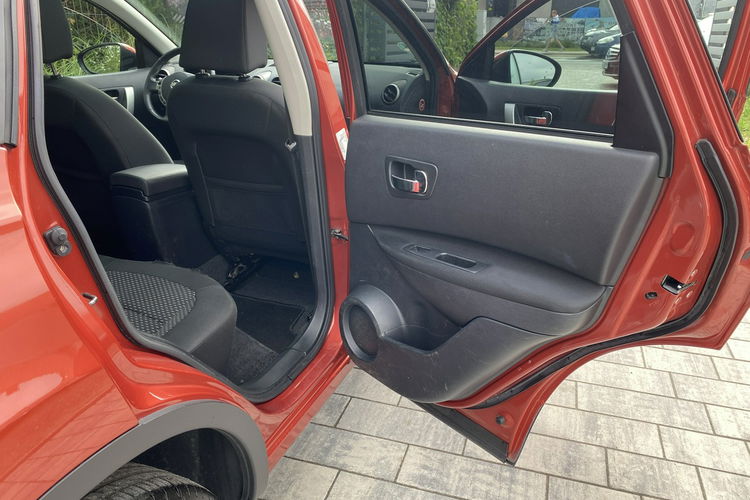 Nissan Qashqai 4X4. Zadbany Bezwypadkowy Niski oryginalny przebieg zdjęcie 8