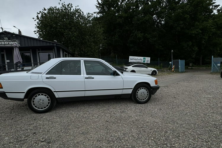 Mercedes W201 190 Benz 2.0 klima podgrzewane fotele szyberdach stan kolekcjonerski zdjęcie 8