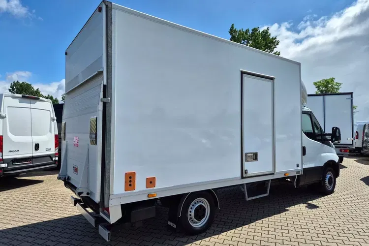 Iveco 35S16 Kontener 8 ePAL 84999zł NETTO 2.3 HPi/160KM Automat zdjęcie 7