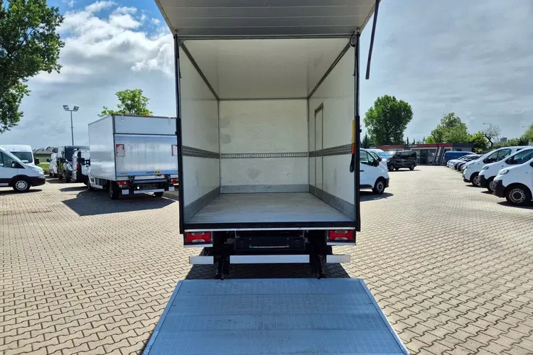 Iveco 35S16 Kontener 8 ePAL 84999zł NETTO 2.3 HPi/160KM Automat zdjęcie 9