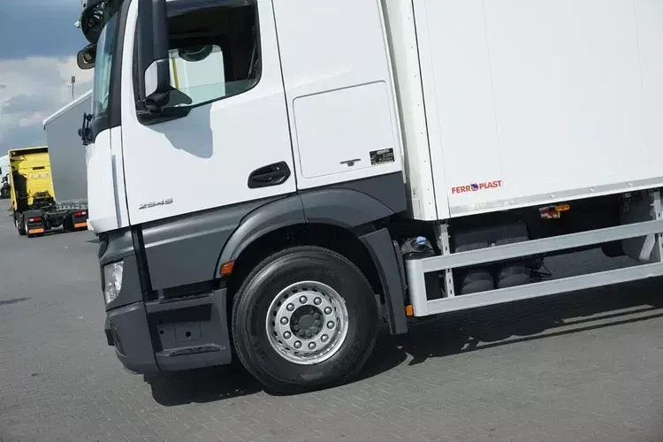 Mercedes ACTROS / 2545 / EURO 6 / CHŁODNIA + WINDA / 23 PALETY / OŚ SKRĘTNA zdjęcie 18