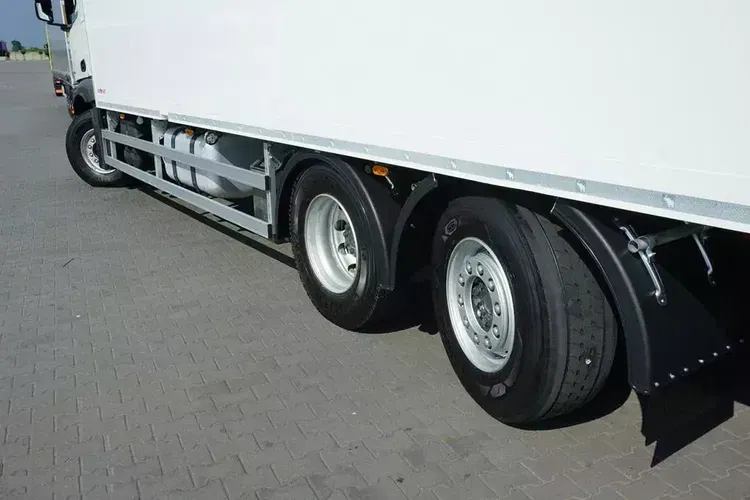 Mercedes ACTROS / 2545 / EURO 6 / CHŁODNIA + WINDA / 23 PALETY / OŚ SKRĘTNA zdjęcie 19