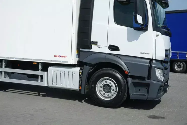 Mercedes ACTROS / 2545 / EURO 6 / CHŁODNIA + WINDA / 23 PALETY / OŚ SKRĘTNA zdjęcie 24